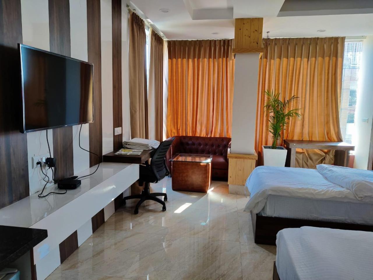Hotel Maira 데라둔 외부 사진