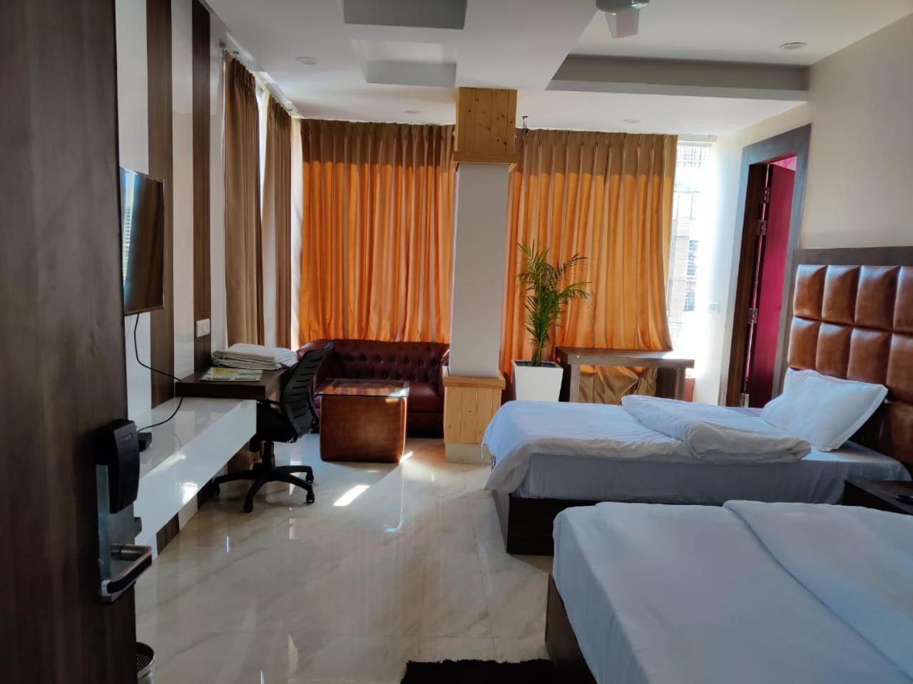 Hotel Maira 데라둔 외부 사진