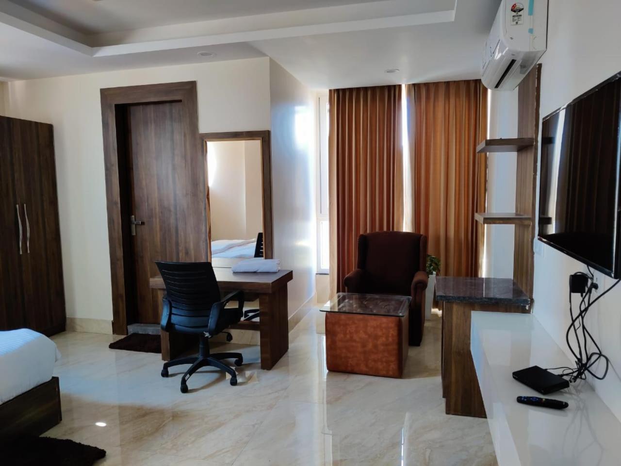 Hotel Maira 데라둔 외부 사진